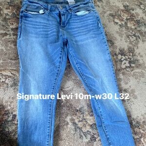 Women's Levi Skinny Jeans